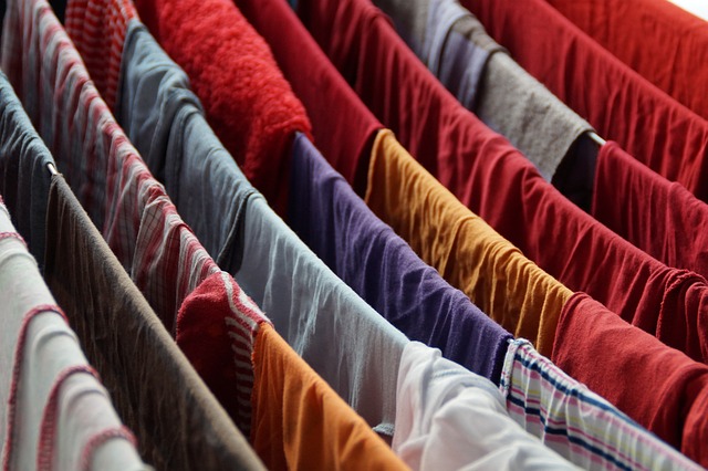 Ściereczki kuchenne, ręczniki, firanki i zasłony – jak dezynfekować domowe tekstylia?